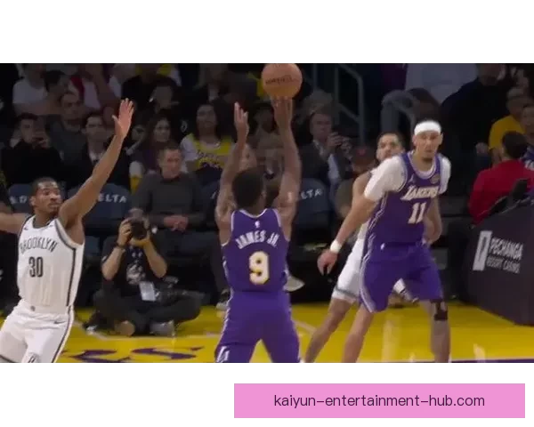 NBA历史首例父子同场助攻 布朗尼接詹姆斯传球命中三分